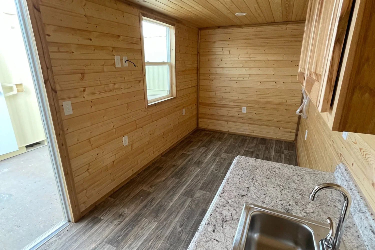 20ft retreat cabin shipping container (20strcbn) 20ft retreat cabin shipping container (20strcbn)