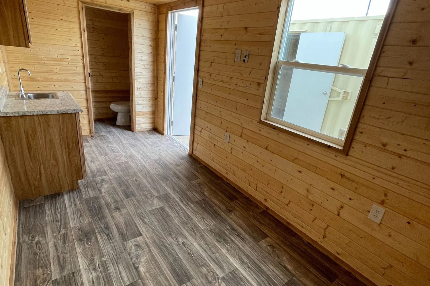 20ft retreat cabin shipping container (20strcbn) 20ft retreat cabin shipping container (20strcbn)