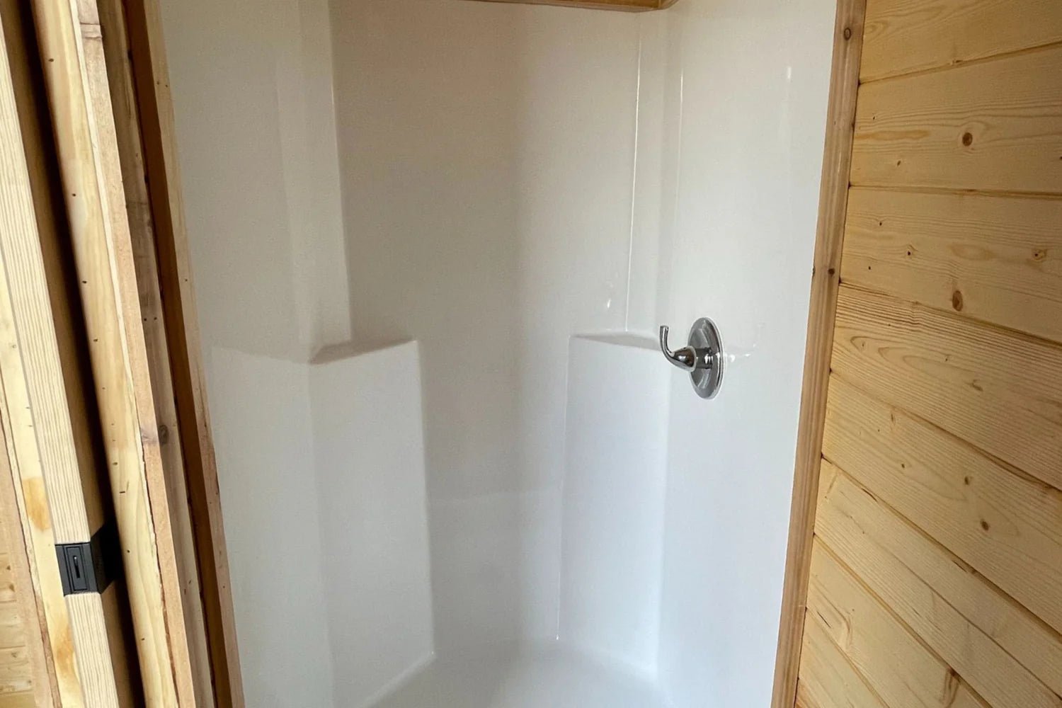 20ft retreat cabin shipping container (20strcbn) 20ft retreat cabin shipping container (20strcbn)