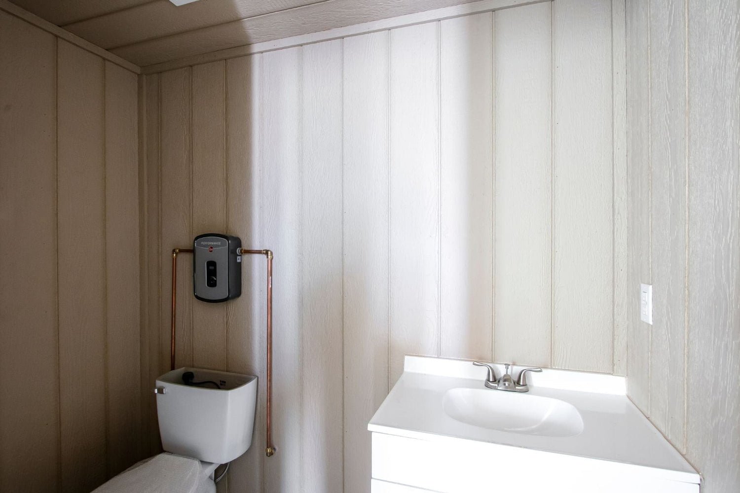 20ft mobile office shipping container with bathroom (20stmob) 20ft mobile office shipping container with bathroom (20stmob)