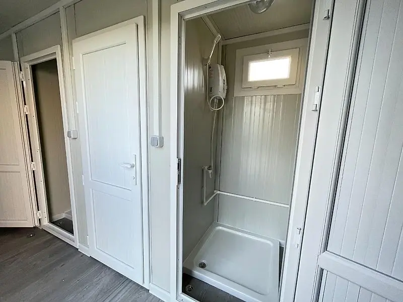 sanitary container, 6 units (shower + sink) | shower container 240 x 600, new sanitary container, 6 units (shower + sink) | shower container 240 x 600, new