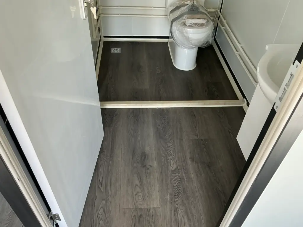 mobile living unit / tiny home with bathroom mobile living unit / tiny home with bathroom