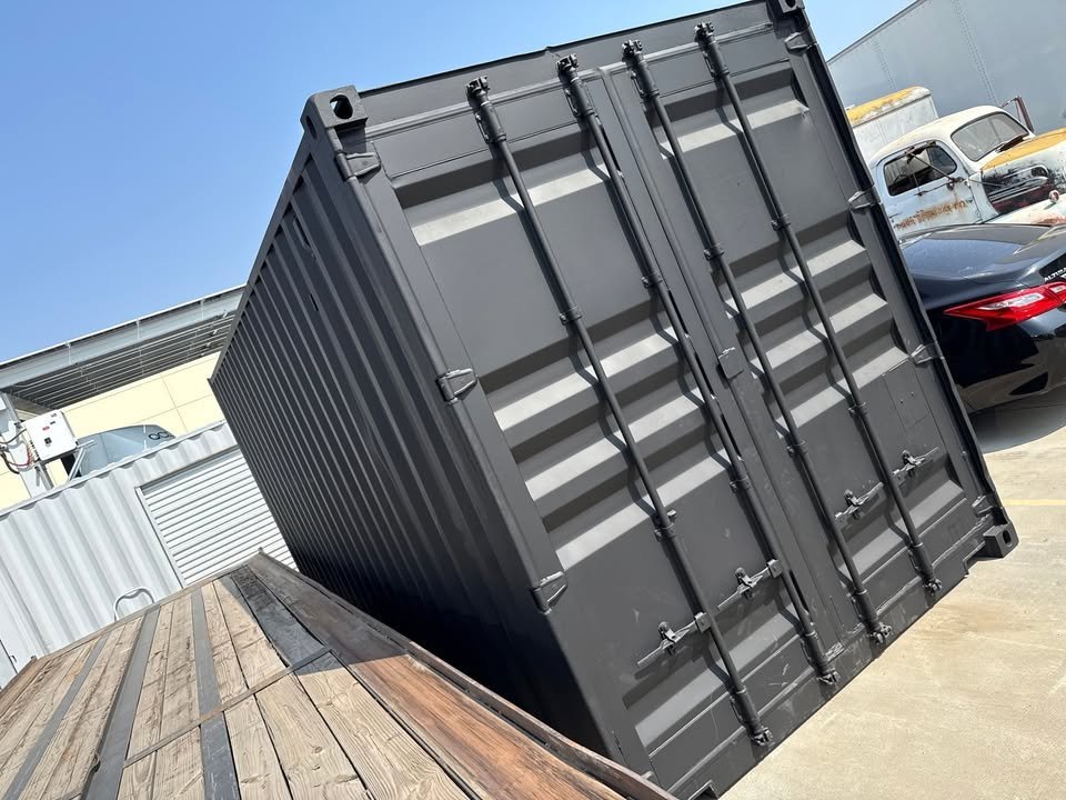 20ft used shipping container – matte black w/ 12’ side roll up door 20ft used shipping container – matte black w/ 12’ side roll up door