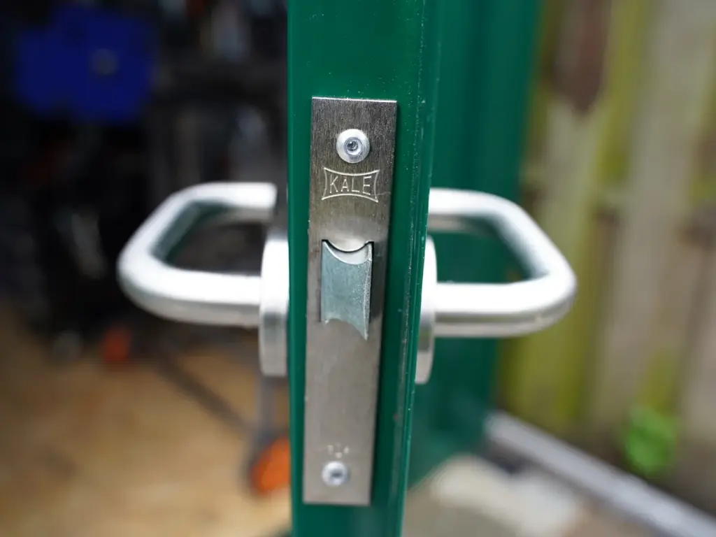 xl 3×2 m demountable bar container, green ral 6016 xl 3×2 m demountable bar container, green ral 6016