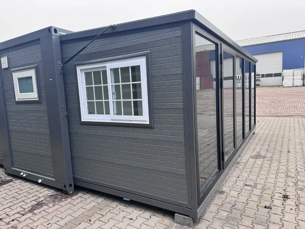 mobile living unit / tiny home / chalet with 2 bedrooms + kitchen mobile living unit / tiny home / chalet with 2 bedrooms + kitchen