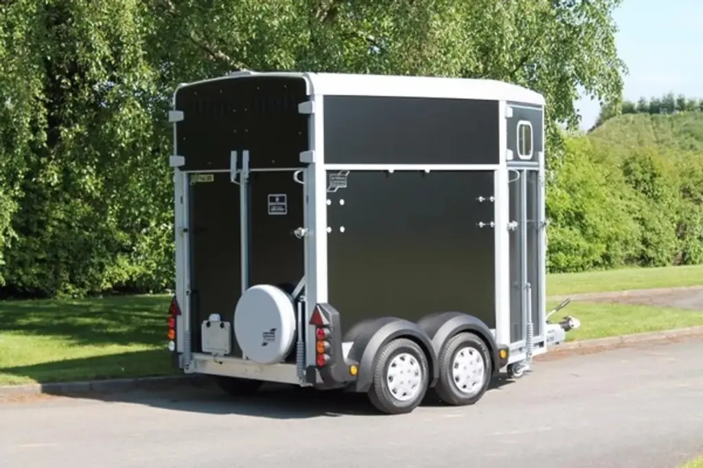 horsebox – ifor williams – hb 511 diagonal – new horsebox – ifor williams – hb 511 diagonal – new