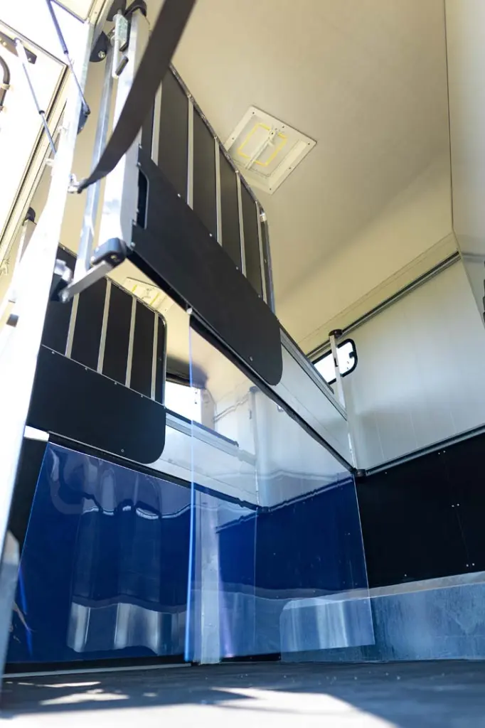 3 seater van with diagonal loading, maximum horse freedom 3 3 seater van with diagonal loading, maximum horse freedom 3