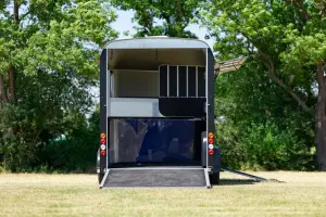 3 seater van with diagonal loading, maximum horse freedom 3 3 seater van with diagonal loading, maximum horse freedom 3